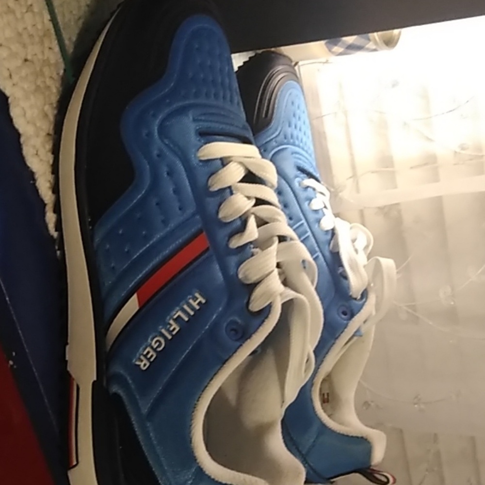 Sneakers - Picture 2 of 3